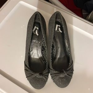 Like New Report Cloth Gray Wedges size 8